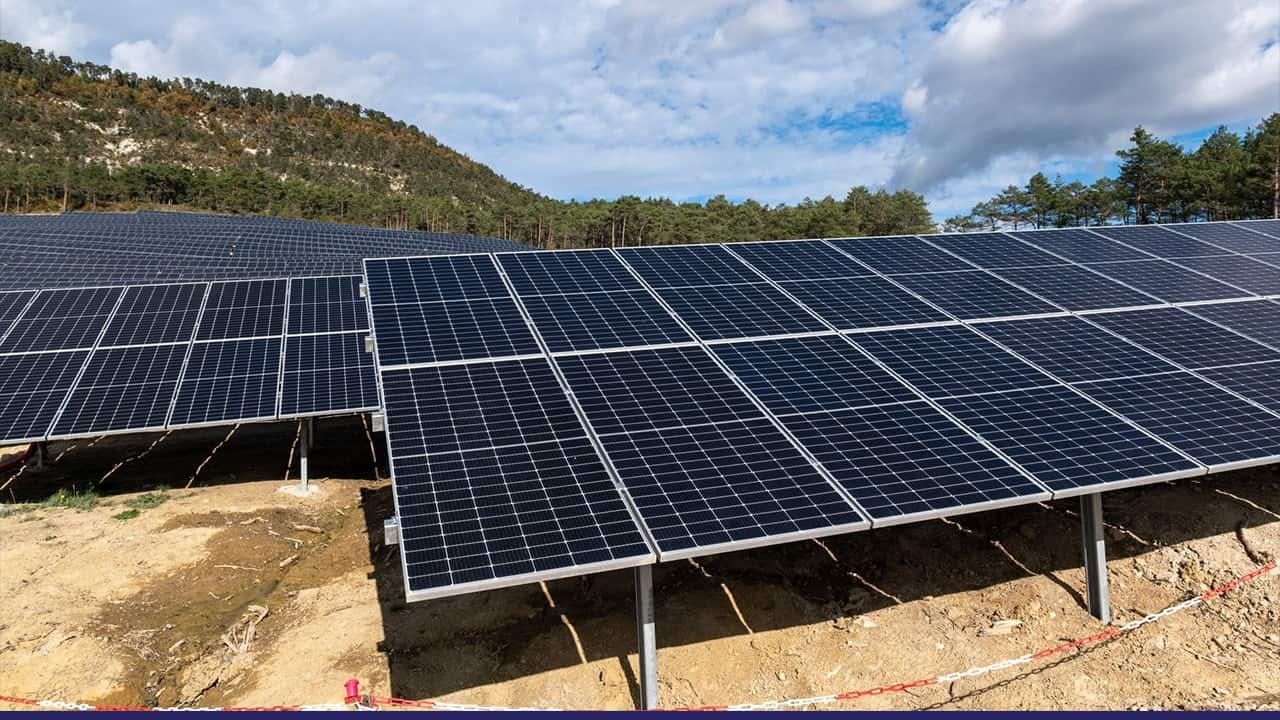 Le Département inaugure sa centrale solaire de Saint-Auban